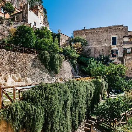Bed and Breakfast Amalfi Resort 4*