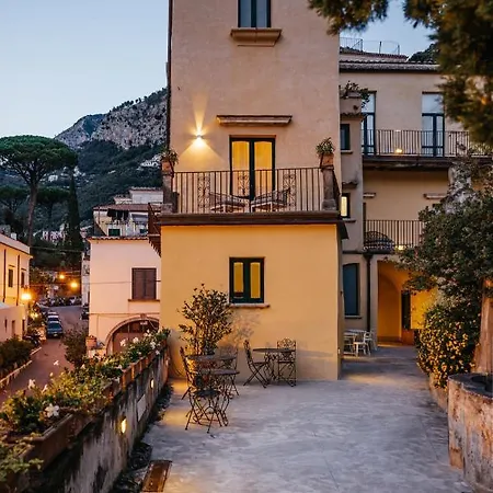Amalfi Resort Couette-café 2*