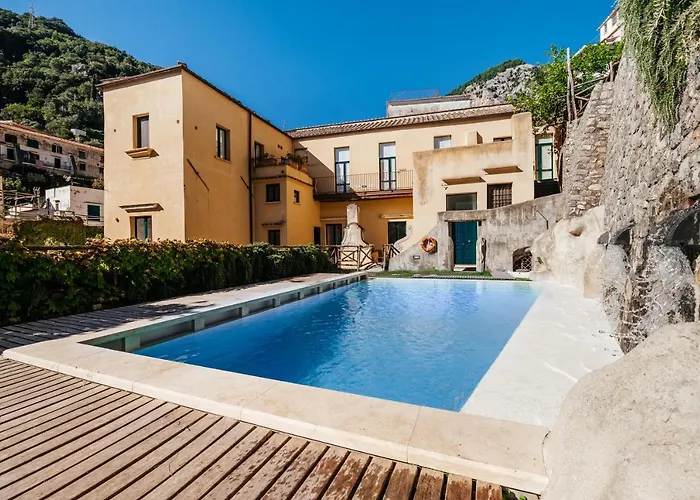 Amalfi Resort Bed and Breakfast 4*